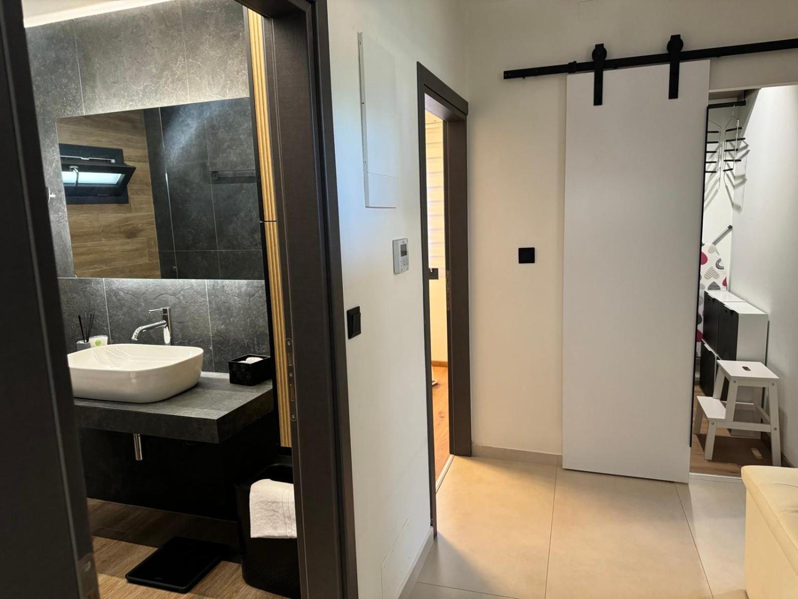 Malvina Homes * Karteros